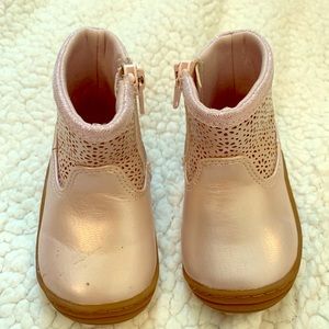 🌟BUNDLE 5 for $25🌟 Stride Rite pink boots